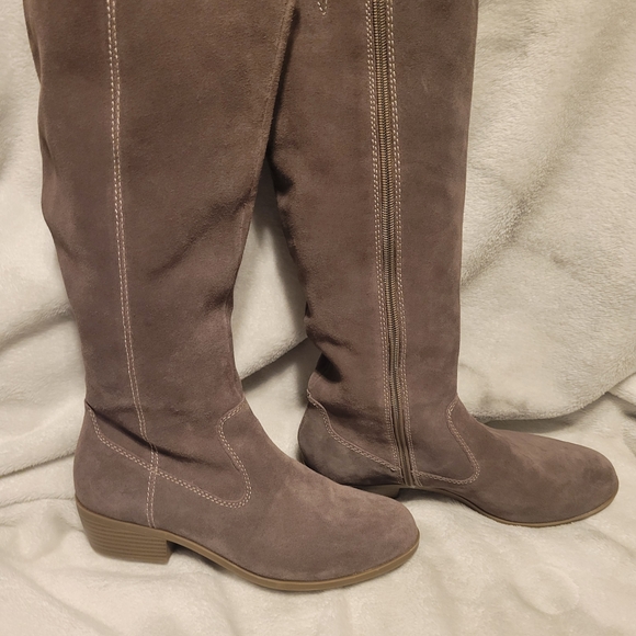 Tan Suede Knee High Boots Bass Women's Heeled Boots - Taupe Size 9 Zip Up Boots - Picture 5 of 16